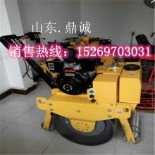 全國(guó)獨(dú)家制造DC700大輪徑單輪手扶式壓路機(jī)